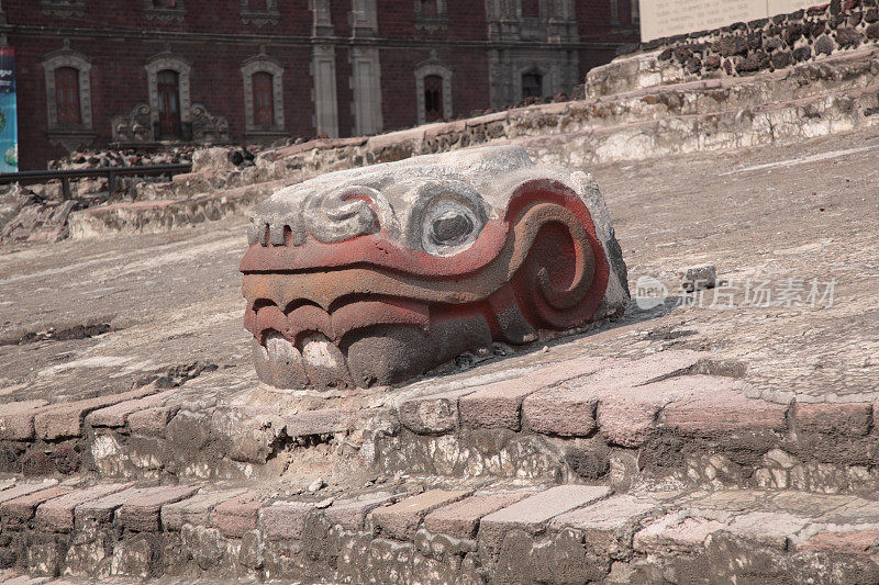 墨西哥城Templo Mayor的蛇形雕像